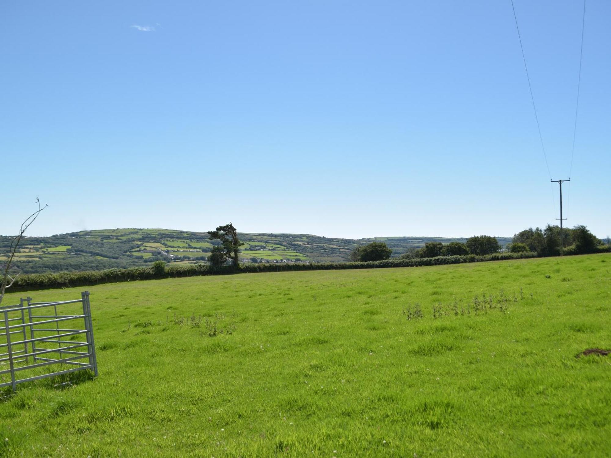 Ty Celyn Farmhouse Pontyates Exterior photo